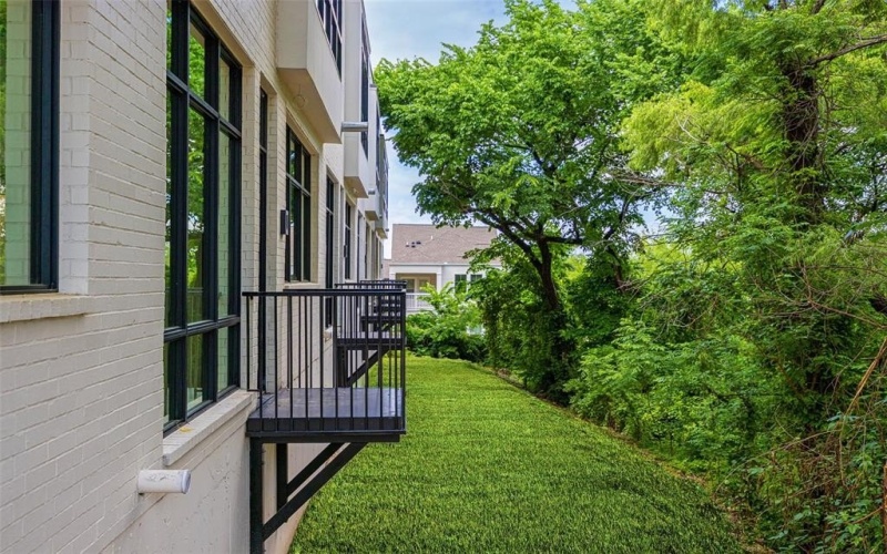 610 N Oak Cliff Boulevard #303, Dallas, TX 75208, 3 Bedrooms Bedrooms, ,3 BathroomsBathrooms,Residential,For Sale,610 N Oak Cliff Boulevard,20984823
