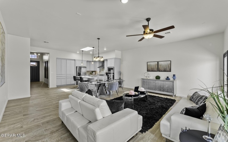 1122 Brass Hill Avenue, Santa Teresa, NM 88008, 4 Bedrooms Bedrooms, ,3 BathroomsBathrooms,Residential,For Sale,1122 Brass Hill Avenue,925473
