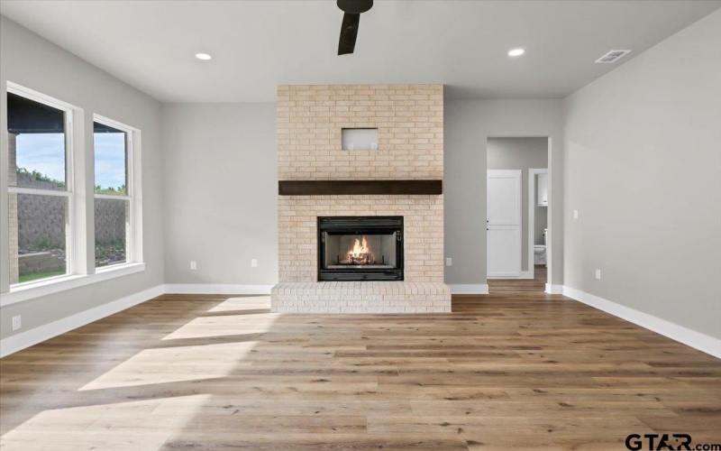 997 Mallard Dr, Lindale, TX 75771, 4 Bedrooms Bedrooms, ,2 BathroomsBathrooms,Residential,For Sale,997 Mallard Dr,25009863