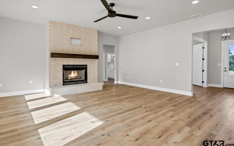 997 Mallard Dr, Lindale, TX 75771, 4 Bedrooms Bedrooms, ,2 BathroomsBathrooms,Residential,For Sale,997 Mallard Dr,25009863