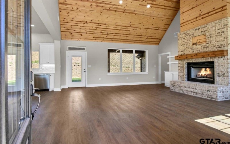 1001 Mallard, Lindale, TX 75771, 4 Bedrooms Bedrooms, ,2 BathroomsBathrooms,Residential,For Sale,1001 Mallard,25009877