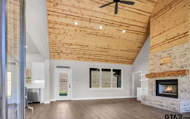 1001 Mallard, Lindale, TX 75771, 4 Bedrooms Bedrooms, ,2 BathroomsBathrooms,Residential,For Sale,1001 Mallard,25009877