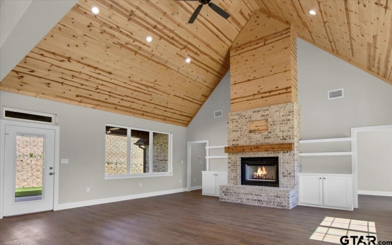 1001 Mallard, Lindale, TX 75771, 4 Bedrooms Bedrooms, ,2 BathroomsBathrooms,Residential,For Sale,1001 Mallard,25009877