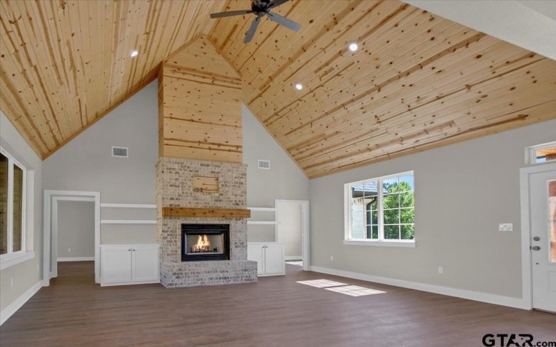 1001 Mallard, Lindale, TX 75771, 4 Bedrooms Bedrooms, ,2 BathroomsBathrooms,Residential,For Sale,1001 Mallard,25009877