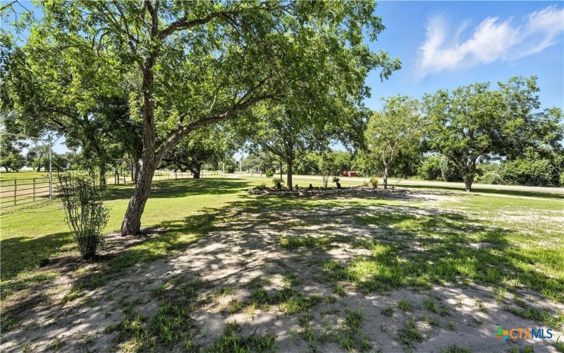 2410 Fm-1680, Flatonia, TX 78941, 6 Habitaciones Habitaciones , ,6 BañosBaños,Otro,En Venta,2410 Fm-1680,583055