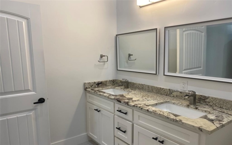 11351 Hilltop Road #B, Argyle, TX 76226, 2 Habitaciones Habitaciones , ,2 BañosBaños,Residential Lease,En Alquiler,11351 Hilltop Road,20985608