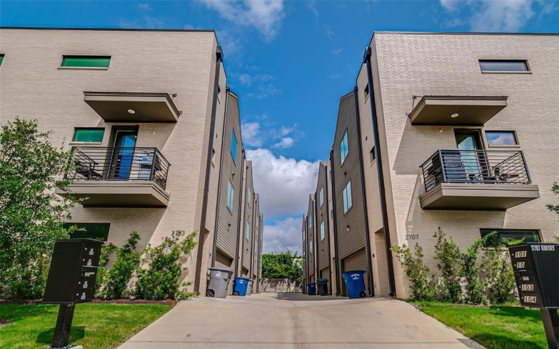 2707 Kimsey Drive #104, Dallas, TX 75235, 2 Bedrooms Bedrooms, ,2 BathroomsBathrooms,Residential Lease,For Rent,2707 Kimsey Drive,20985816