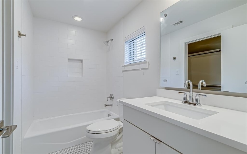 2707 Kimsey Drive #104, Dallas, TX 75235, 2 Bedrooms Bedrooms, ,2 BathroomsBathrooms,Residential Lease,For Rent,2707 Kimsey Drive,20985816