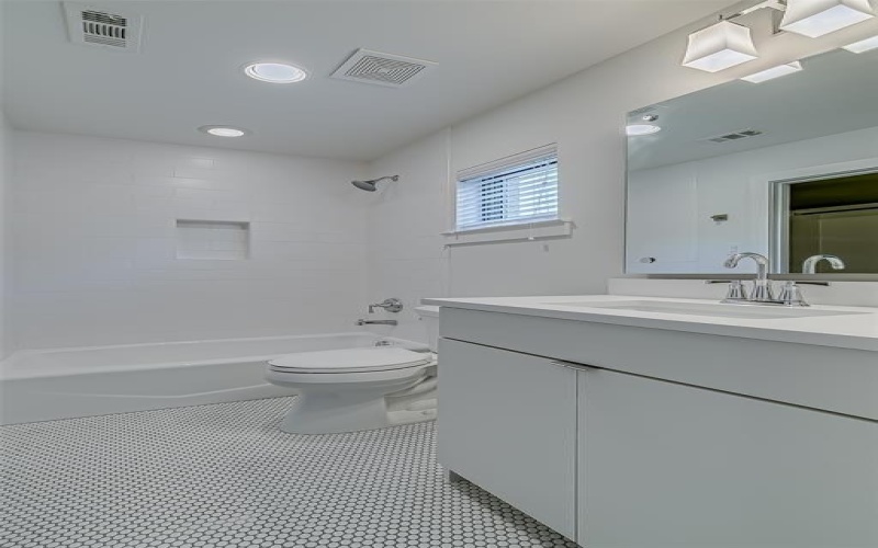 2707 Kimsey Drive #104, Dallas, TX 75235, 2 Bedrooms Bedrooms, ,2 BathroomsBathrooms,Residential Lease,For Rent,2707 Kimsey Drive,20985816