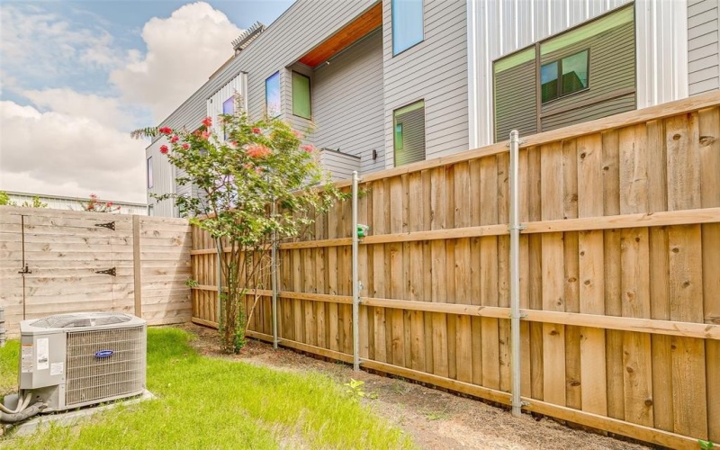 2707 Kimsey Drive #104, Dallas, TX 75235, 2 Bedrooms Bedrooms, ,2 BathroomsBathrooms,Residential Lease,For Rent,2707 Kimsey Drive,20985816