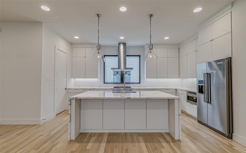 2707 Kimsey Drive #104, Dallas, TX 75235, 2 Bedrooms Bedrooms, ,2 BathroomsBathrooms,Residential Lease,For Rent,2707 Kimsey Drive,20985816