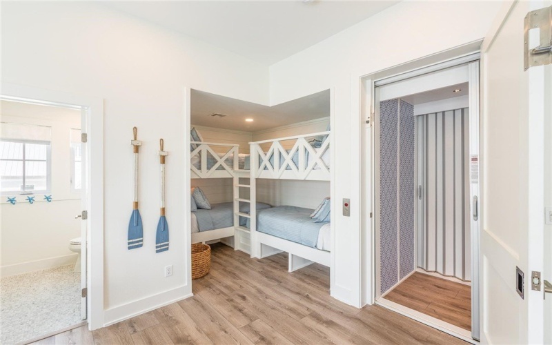 201 Lakeshore Street, Port Aransas, TX 78373, 5 Bedrooms Bedrooms, ,6 BathroomsBathrooms,Residential,For Sale,201 Lakeshore Street,458361