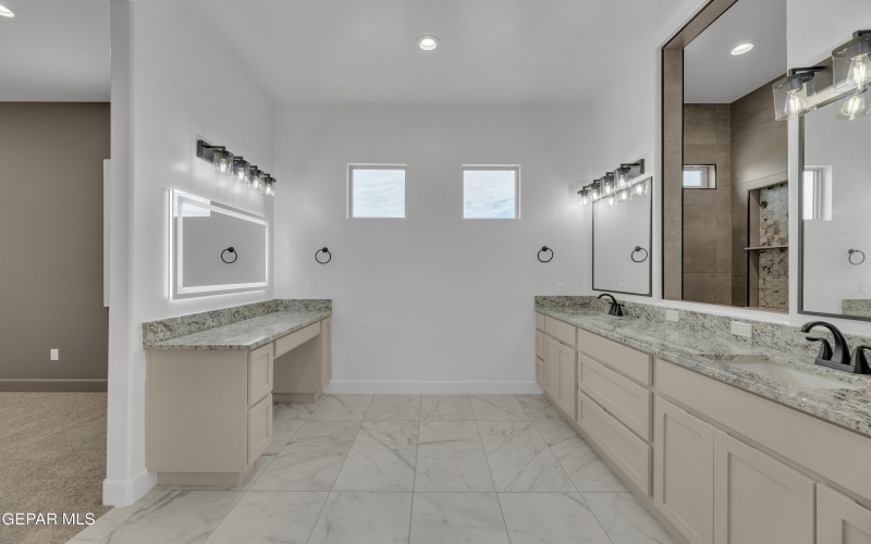 15010 Hinojos Ave, El Paso, TX 79938, 4 Habitaciones Habitaciones , ,5 BañosBaños,Residential,En Venta,15010 Hinojos Ave,925673