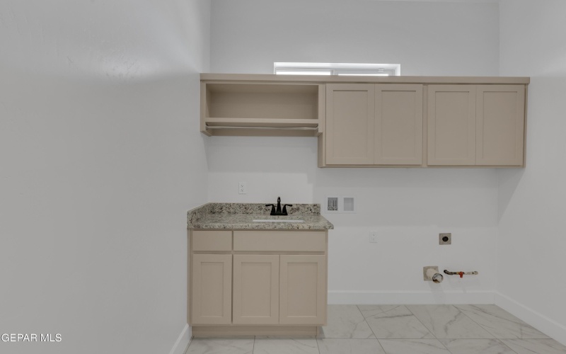 15010 Hinojos Ave, El Paso, TX 79938, 4 Habitaciones Habitaciones , ,5 BañosBaños,Residential,En Venta,15010 Hinojos Ave,925673