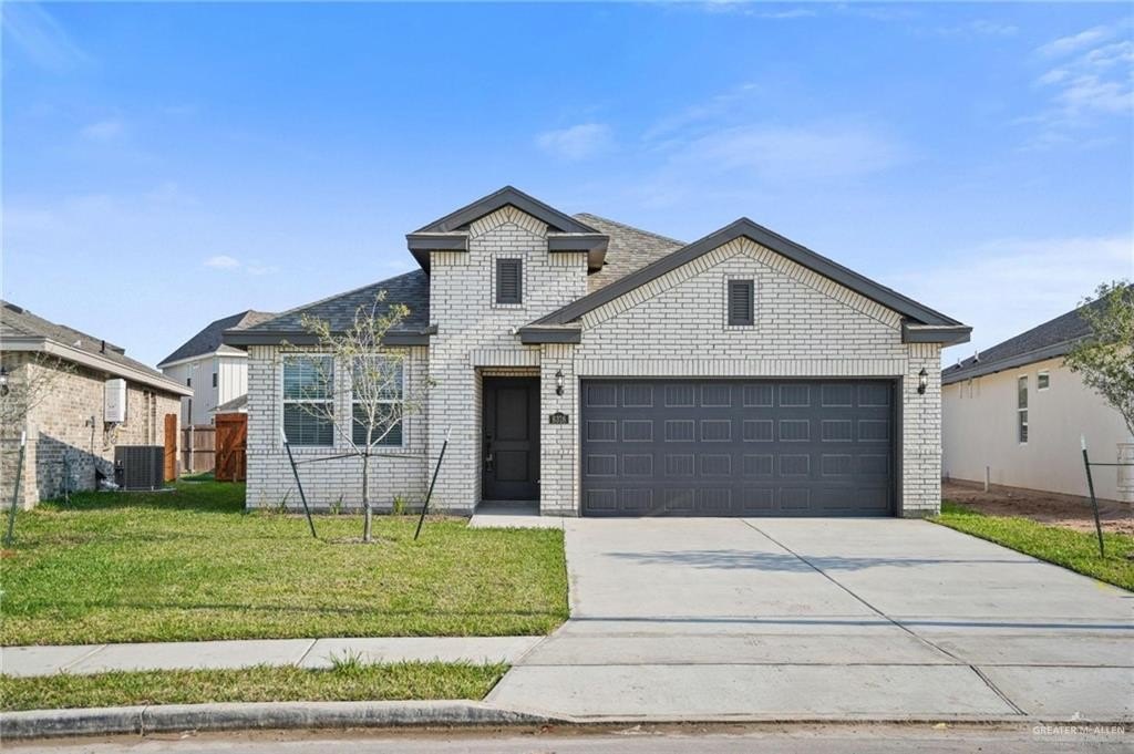 8318 N 34th Lane, McAllen, TX 78504, 4 Habitaciones Habitaciones , ,3 BañosBaños,Residential,En Venta,8318 N 34th Lane,475106