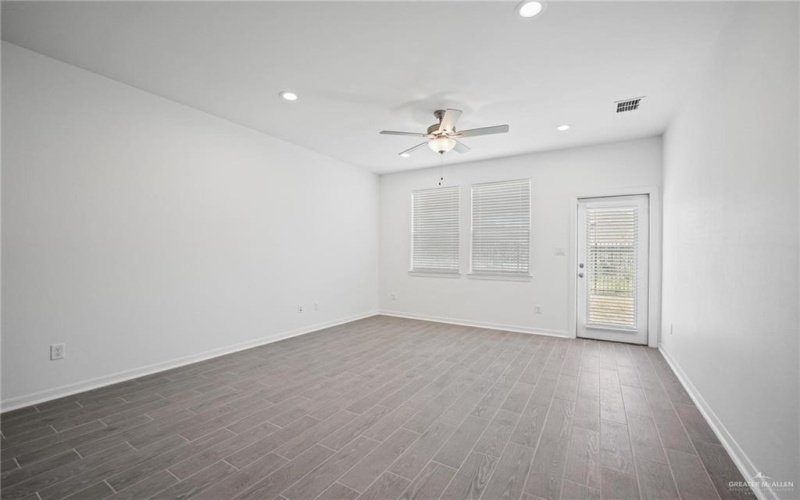 8318 N 34th Lane, McAllen, TX 78504, 4 Habitaciones Habitaciones , ,3 BañosBaños,Residential,En Venta,8318 N 34th Lane,475106
