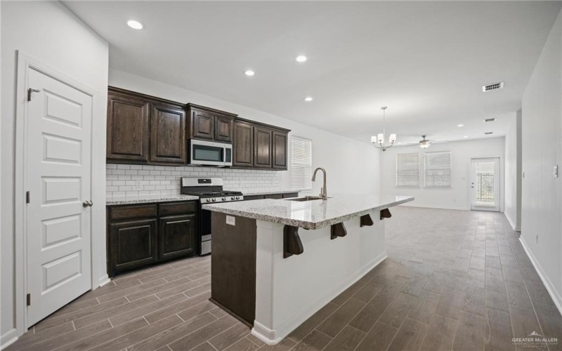 8318 N 34th Lane, McAllen, TX 78504, 4 Habitaciones Habitaciones , ,3 BañosBaños,Residential,En Venta,8318 N 34th Lane,475106