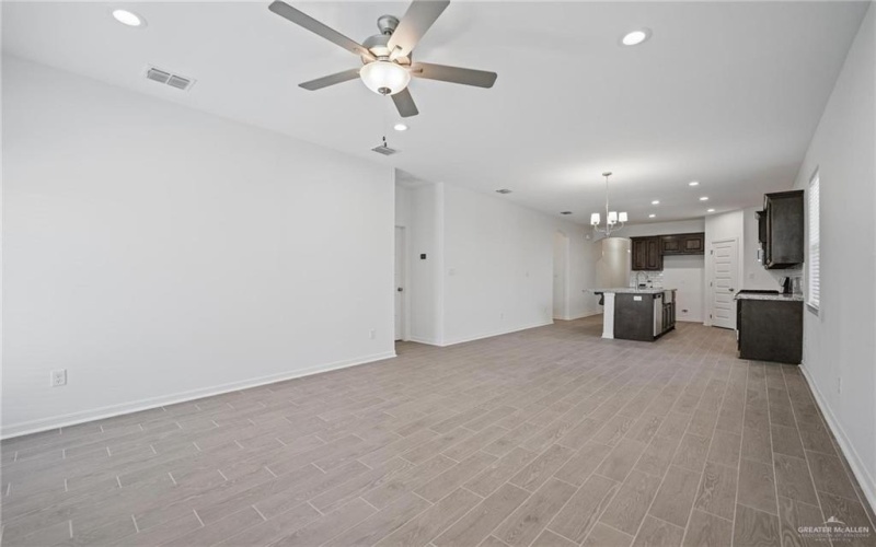 8318 N 34th Lane, McAllen, TX 78504, 4 Habitaciones Habitaciones , ,3 BañosBaños,Residential,En Venta,8318 N 34th Lane,475106