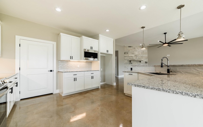 215 Oak Grove Parkway, Kingsland, TX 78639, 3 Habitaciones Habitaciones , ,2 BañosBaños,Residential,En Venta,215 Oak Grove Parkway,174117
