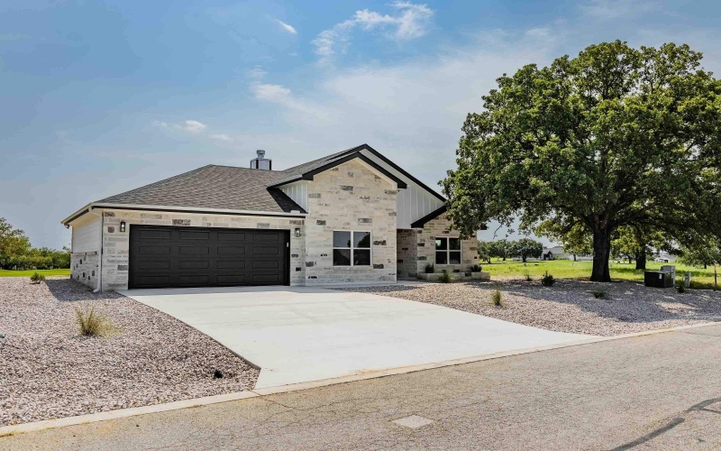 215 Oak Grove Parkway, Kingsland, TX 78639, 3 Habitaciones Habitaciones , ,2 BañosBaños,Residential,En Venta,215 Oak Grove Parkway,174117