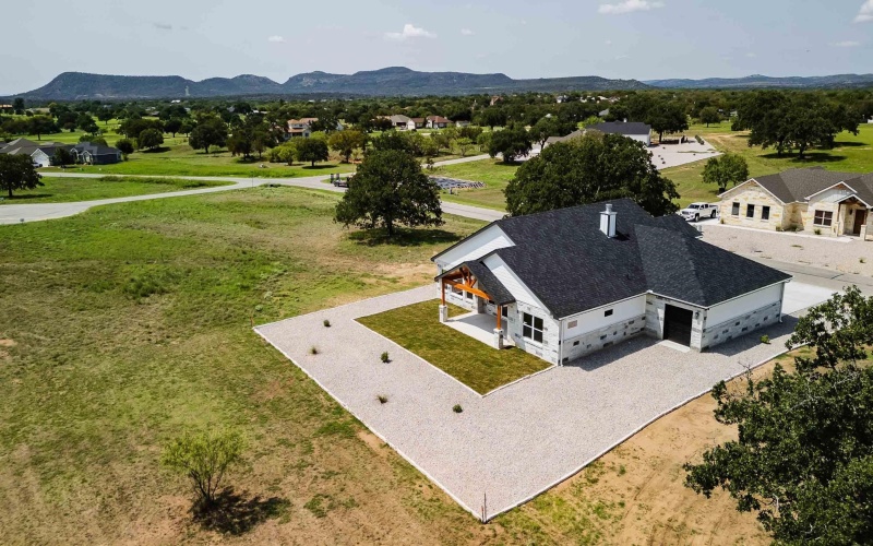 215 Oak Grove Parkway, Kingsland, TX 78639, 3 Habitaciones Habitaciones , ,2 BañosBaños,Residential,En Venta,215 Oak Grove Parkway,174117