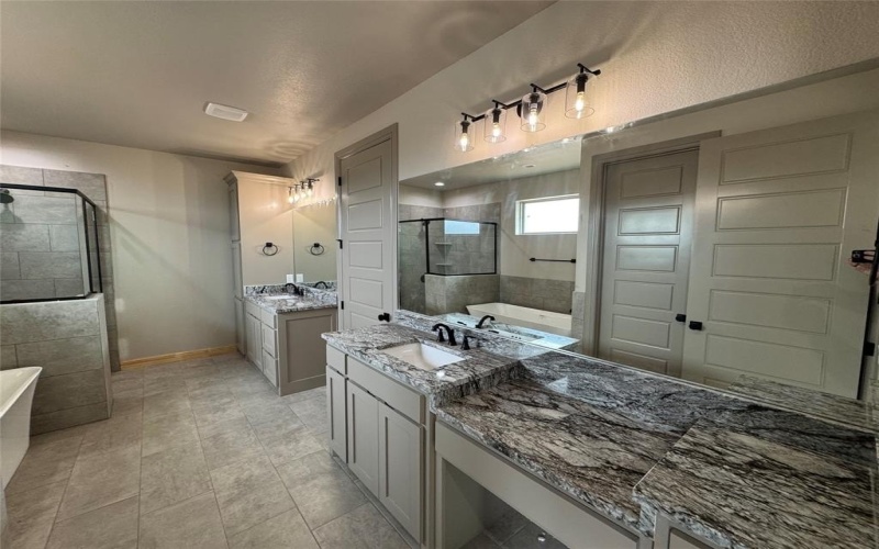 3701 Tremont Lane, Granbury, TX 76049, 4 Bedrooms Bedrooms, ,3 BathroomsBathrooms,Residential,For Sale,3701 Tremont Lane,20988569