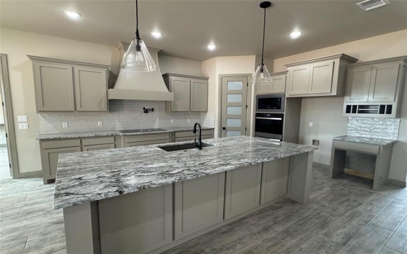 3701 Tremont Lane, Granbury, TX 76049, 4 Bedrooms Bedrooms, ,3 BathroomsBathrooms,Residential,For Sale,3701 Tremont Lane,20988569