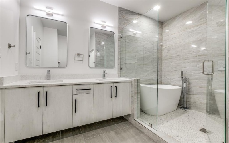5704 Riverside Drive, Dallas, TX 75235, 2 Bedrooms Bedrooms, ,3 BathroomsBathrooms,Residential Lease,For Rent,5704 Riverside Drive,20986854