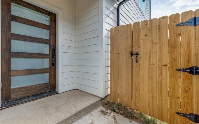 5704 Riverside Drive, Dallas, TX 75235, 2 Bedrooms Bedrooms, ,3 BathroomsBathrooms,Residential Lease,For Rent,5704 Riverside Drive,20986854