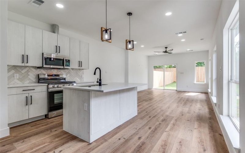 5704 Riverside Drive, Dallas, TX 75235, 2 Bedrooms Bedrooms, ,3 BathroomsBathrooms,Residential Lease,For Rent,5704 Riverside Drive,20986854