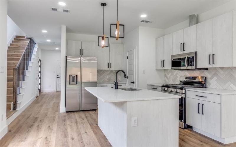 5704 Riverside Drive, Dallas, TX 75235, 2 Bedrooms Bedrooms, ,3 BathroomsBathrooms,Residential Lease,For Rent,5704 Riverside Drive,20986854