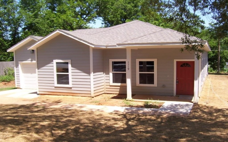 1119 W Johnson Street, Denison, TX 75020, 3 Habitaciones Habitaciones , ,2 BañosBaños,Residential,En Venta,1119 W Johnson Street,20988301