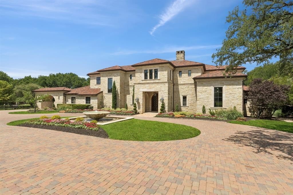 690 S Peytonville Avenue, Southlake, TX 76092, 5 Habitaciones Habitaciones , ,6 BañosBaños,Residential,En Venta,690 S Peytonville Avenue,20988329