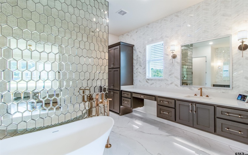 12240 Jazmin Cir, Flint, TX 75762, 4 Bedrooms Bedrooms, ,5 BathroomsBathrooms,Residential,For Sale,12240 Jazmin Cir,25010155