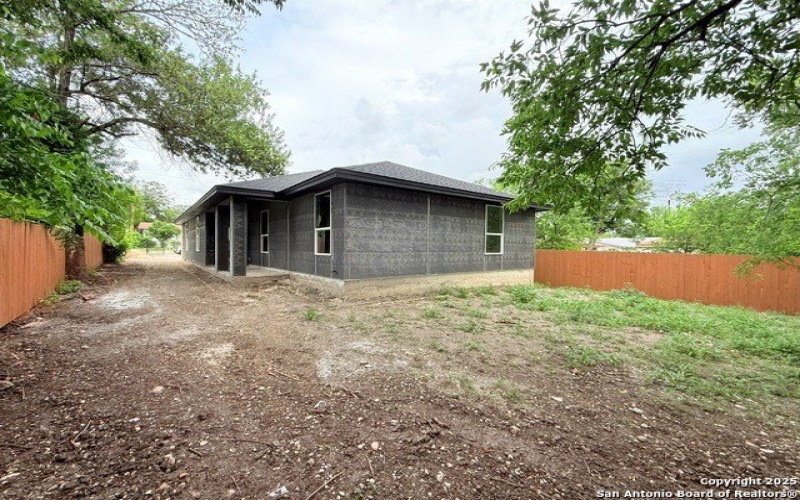 419 N San Ignacio Ave, San Antonio, TX 78228, 4 Bedrooms Bedrooms, ,3 BathroomsBathrooms,Residential,For Sale,419 N San Ignacio Ave,1881275