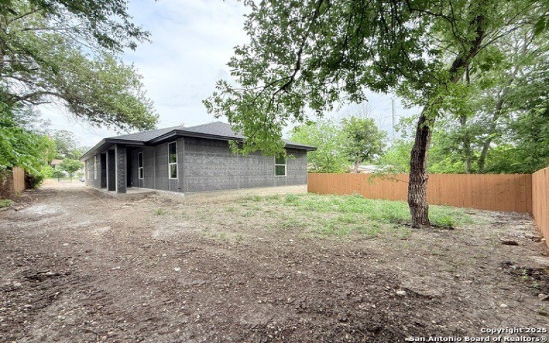 419 N San Ignacio Ave, San Antonio, TX 78228, 4 Bedrooms Bedrooms, ,3 BathroomsBathrooms,Residential,For Sale,419 N San Ignacio Ave,1881275