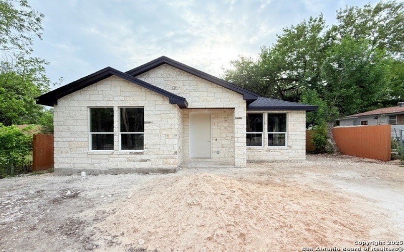 419 N San Ignacio Ave, San Antonio, TX 78228, 4 Bedrooms Bedrooms, ,3 BathroomsBathrooms,Residential,For Sale,419 N San Ignacio Ave,1881275