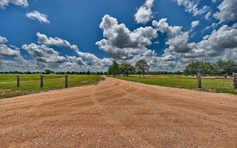 Tracts 6, 7 & 8 Fieldcrest Lane, Burton, TX 77835, 4 Habitaciones Habitaciones , ,3 BañosBaños,Granja,En Venta,Tracts 6, 7 & 8 Fieldcrest Lane,152381