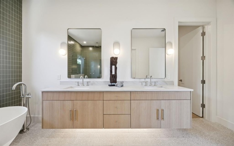 2029 Summit Avenue, Dallas, TX 75206, 3 Habitaciones Habitaciones , ,5 BañosBaños,Residential,En Venta,2029 Summit Avenue,20979948