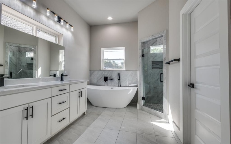 4111 Metropolitan Avenue, Dallas, TX 75210, 4 Bedrooms Bedrooms, ,3 BathroomsBathrooms,Residential,For Sale,4111 Metropolitan Avenue,20985129