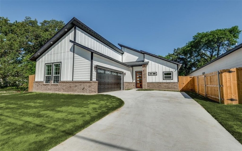 4111 Metropolitan Avenue, Dallas, TX 75210, 4 Bedrooms Bedrooms, ,3 BathroomsBathrooms,Residential,For Sale,4111 Metropolitan Avenue,20985129