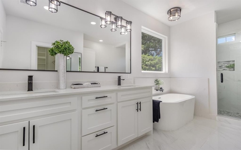 1122 S Montclair Avenue, Dallas, TX 75208, 5 Bedrooms Bedrooms, ,3 BathroomsBathrooms,Residential,For Sale,1122 S Montclair Avenue,20985298