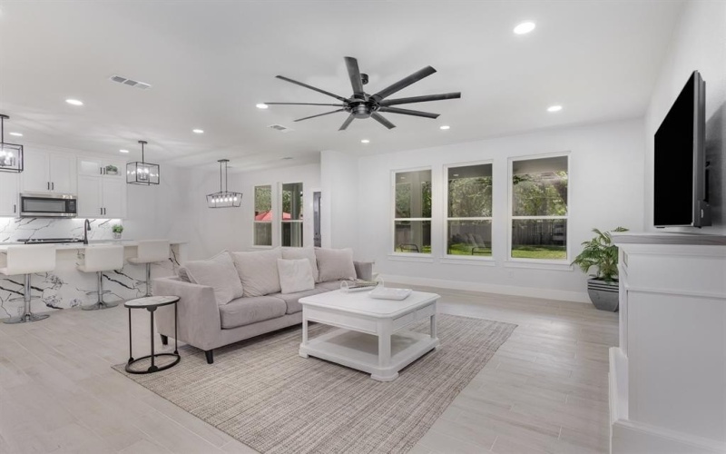 1122 S Montclair Avenue, Dallas, TX 75208, 5 Bedrooms Bedrooms, ,3 BathroomsBathrooms,Residential,For Sale,1122 S Montclair Avenue,20985298