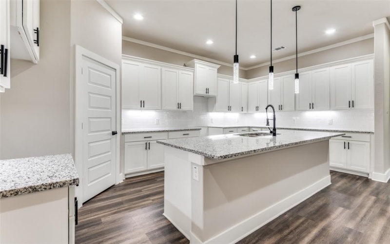 4113 Metropolitan Avenue, Dallas, TX 75210, 4 Bedrooms Bedrooms, ,3 BathroomsBathrooms,Residential,For Sale,4113 Metropolitan Avenue,20989080