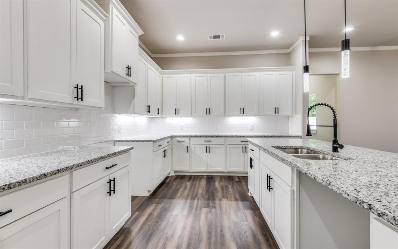 4113 Metropolitan Avenue, Dallas, TX 75210, 4 Bedrooms Bedrooms, ,3 BathroomsBathrooms,Residential,For Sale,4113 Metropolitan Avenue,20989080
