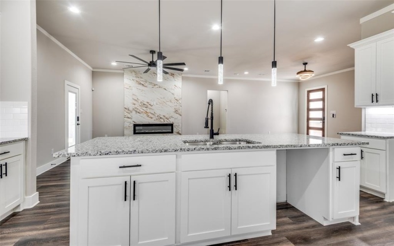 4113 Metropolitan Avenue, Dallas, TX 75210, 4 Bedrooms Bedrooms, ,3 BathroomsBathrooms,Residential,For Sale,4113 Metropolitan Avenue,20989080