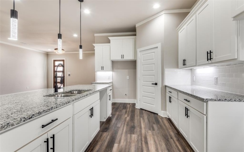 4113 Metropolitan Avenue, Dallas, TX 75210, 4 Bedrooms Bedrooms, ,3 BathroomsBathrooms,Residential,For Sale,4113 Metropolitan Avenue,20989080