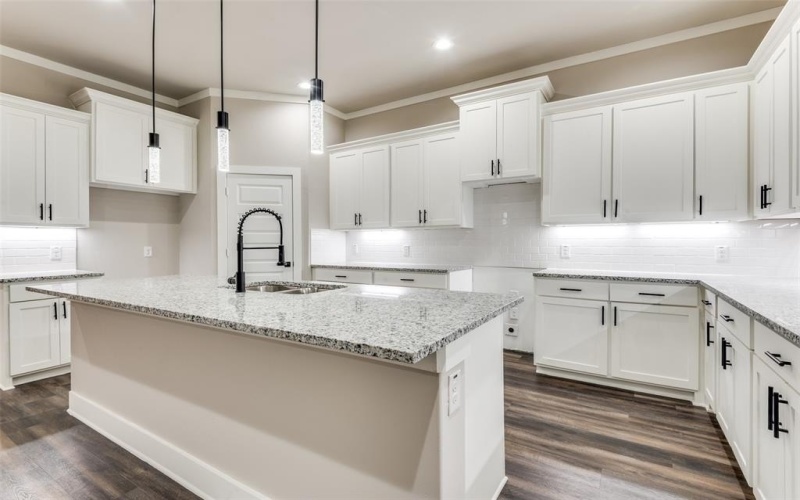 4113 Metropolitan Avenue, Dallas, TX 75210, 4 Bedrooms Bedrooms, ,3 BathroomsBathrooms,Residential,For Sale,4113 Metropolitan Avenue,20989080