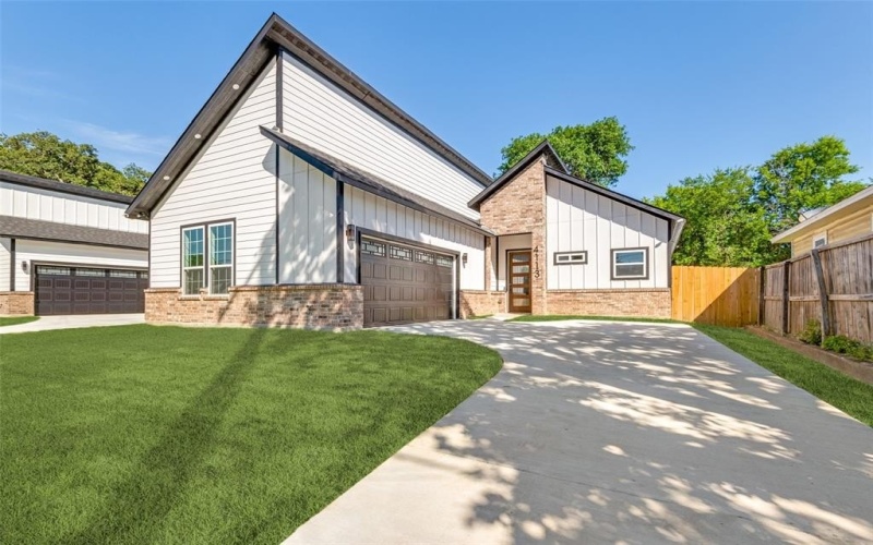4113 Metropolitan Avenue, Dallas, TX 75210, 4 Bedrooms Bedrooms, ,3 BathroomsBathrooms,Residential,For Sale,4113 Metropolitan Avenue,20989080