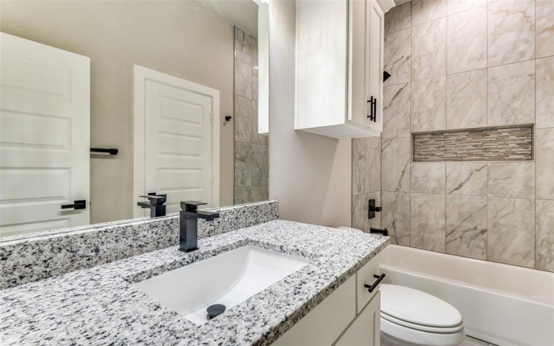 4113 Metropolitan Avenue, Dallas, TX 75210, 4 Bedrooms Bedrooms, ,3 BathroomsBathrooms,Residential,For Sale,4113 Metropolitan Avenue,20989080